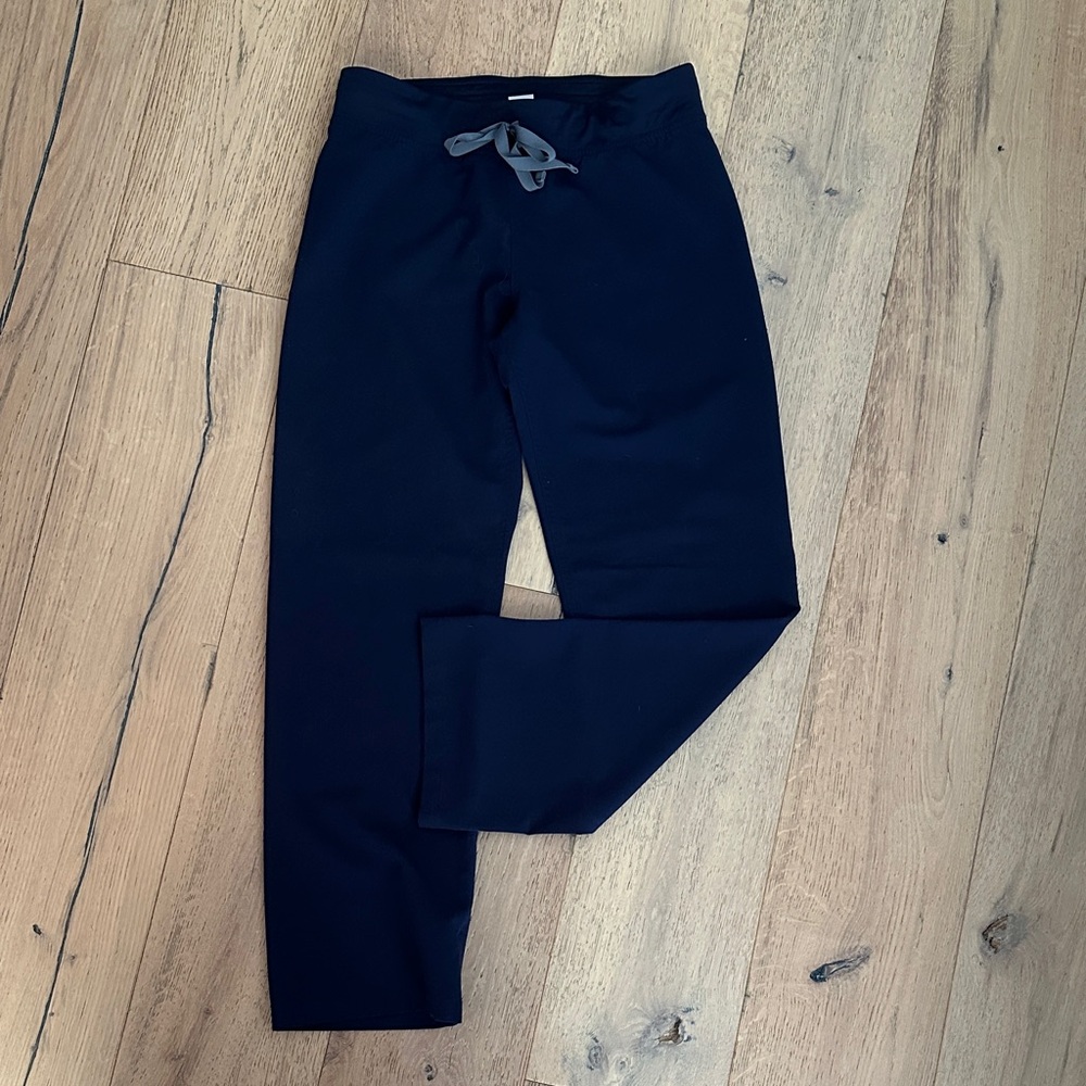 Figs Women's Navy Livingston pant with Gray Tie